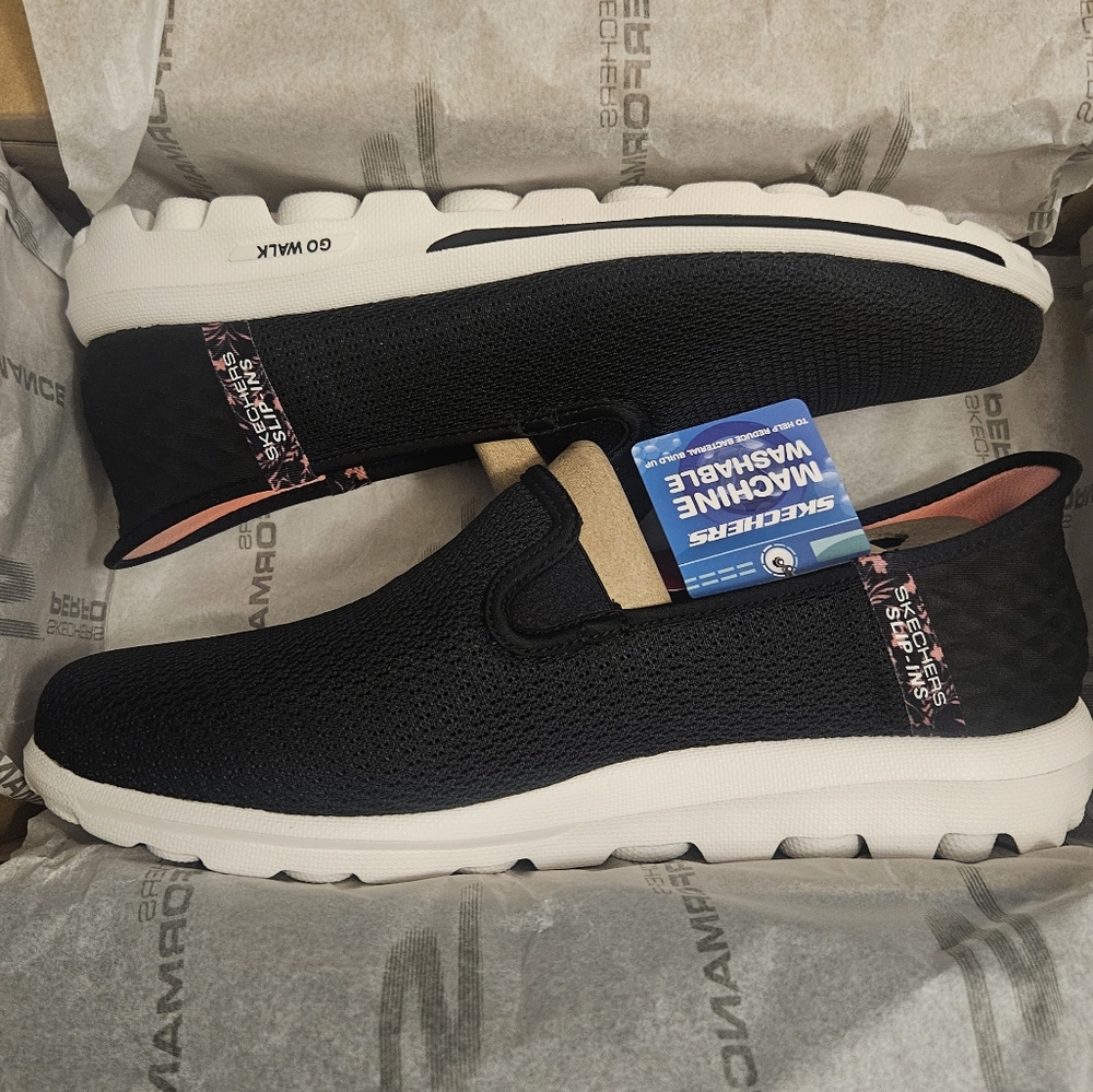Brand New Womens Skechers Hands Free Slips In Sz 9.5